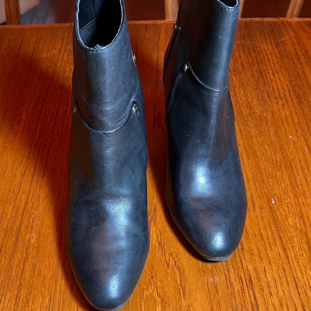 DOLCE VITA (DV) Leather Black Ankle Boots size 8
